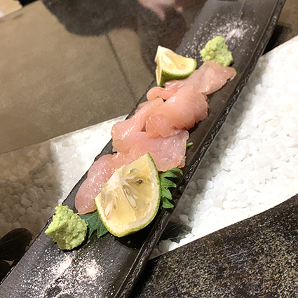 いちごや鳥刺し昆布締め.jpg