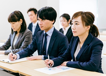 研修を受けている社員